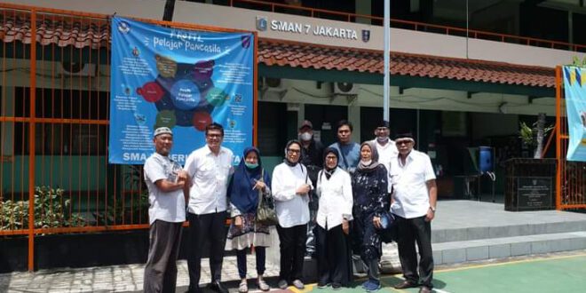 Alumni Senior Bantu Pembangunan Masjid SMA 7 Jakarta